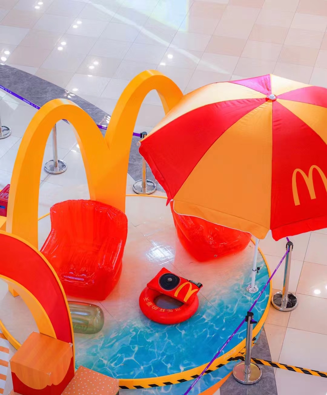 麥當(dāng)勞可樂杯主題快閃活動策劃全是麥當(dāng)勞的經(jīng)典元素 - 第17張 - 會展活動策劃CCASY.COM 麥當(dāng)勞可樂杯主題快閃活動策劃全是麥當(dāng)勞的經(jīng)典元素 - 第17張
