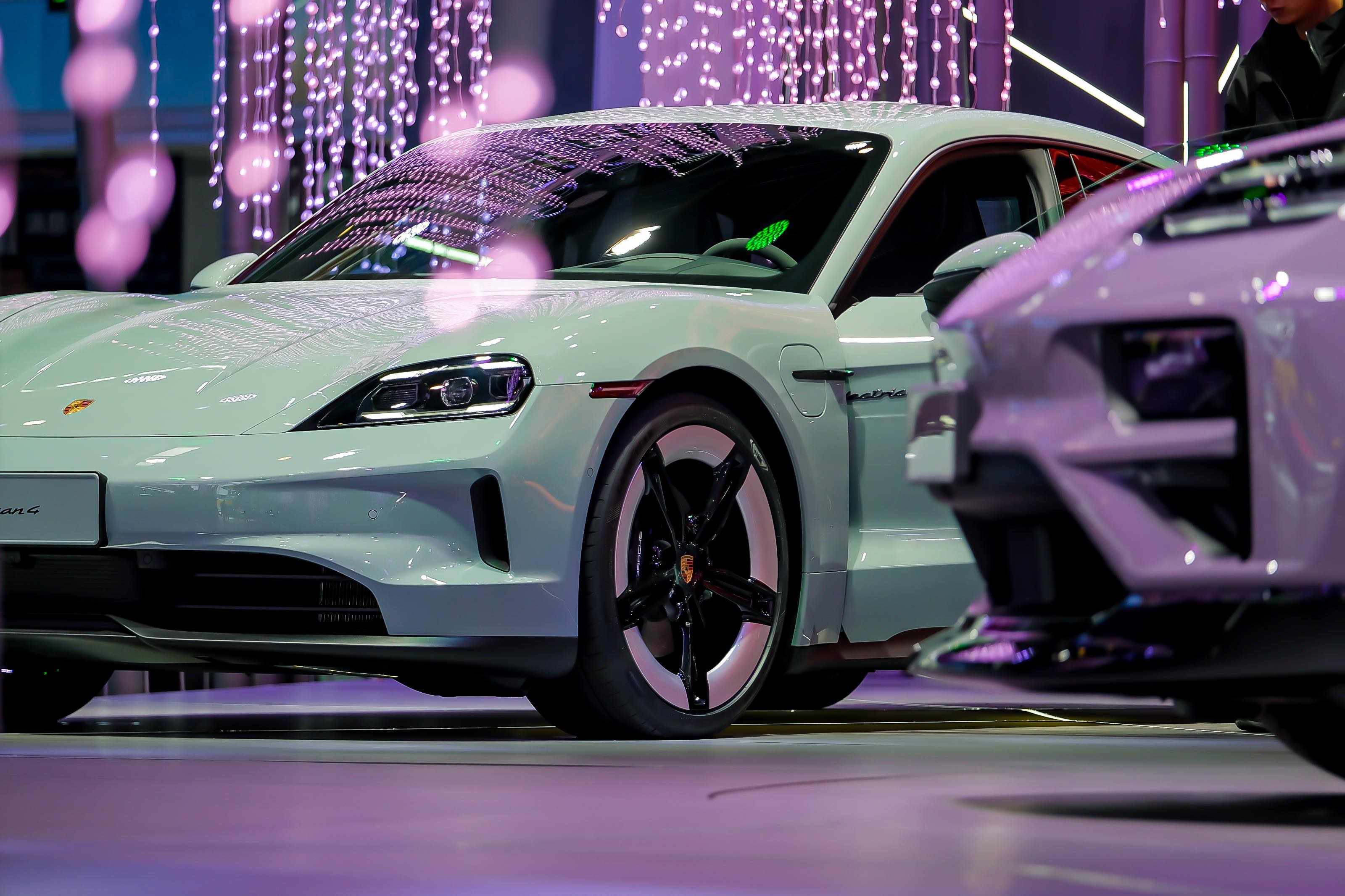 保時捷展臺在2024北京車展活動策劃中真是太耀眼的存在了 - 第5張 - 會展活動策劃CCASY.COM 保時捷展臺在2024北京車展活動策劃中真是太耀眼的存在了 - 第5張