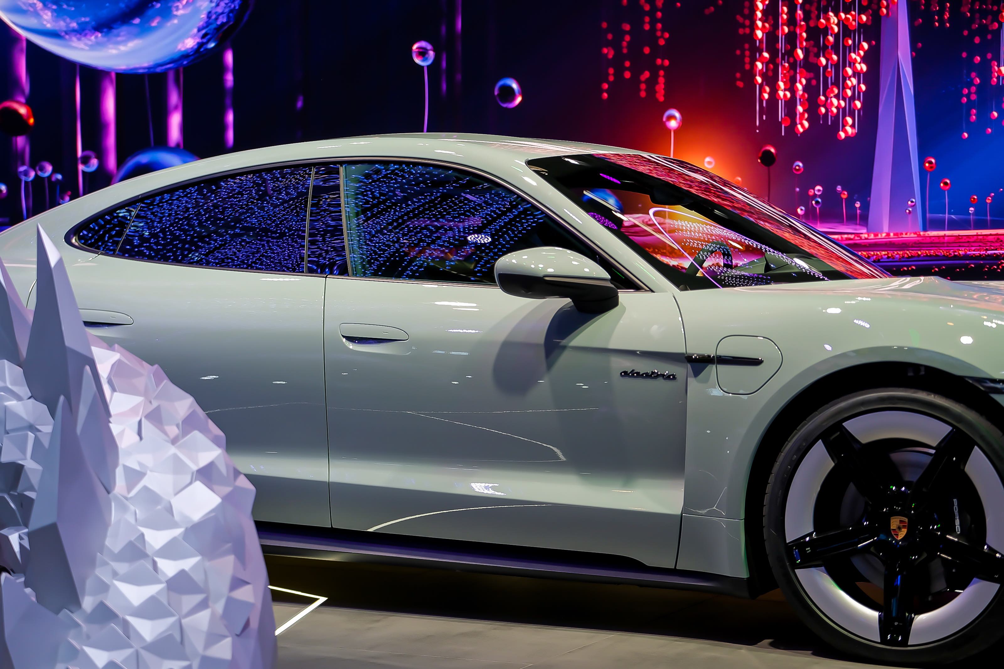 保時捷展臺在2024北京車展活動策劃中真是太耀眼的存在了 - 第9張 - 會展活動策劃CCASY.COM 保時捷展臺在2024北京車展活動策劃中真是太耀眼的存在了 - 第9張