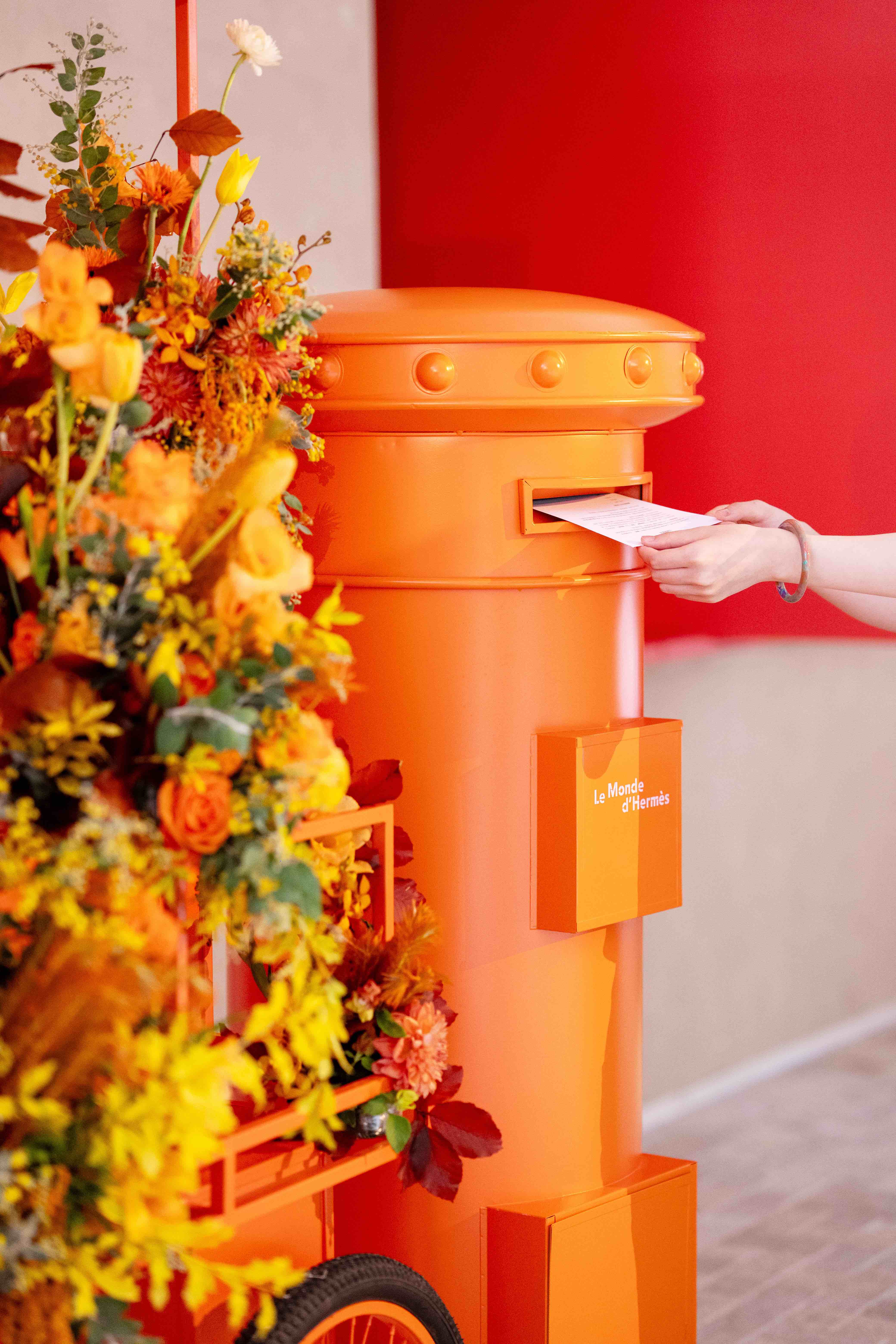 愛馬仕報(bào)刊亭快閃店活動(dòng)策劃讓你更好地了解愛馬仕的創(chuàng)意 - 第28張 - 會(huì)展活動(dòng)策劃CCASY.COM 愛馬仕報(bào)刊亭快閃店活動(dòng)策劃讓你更好地了解愛馬仕的創(chuàng)意 - 第28張