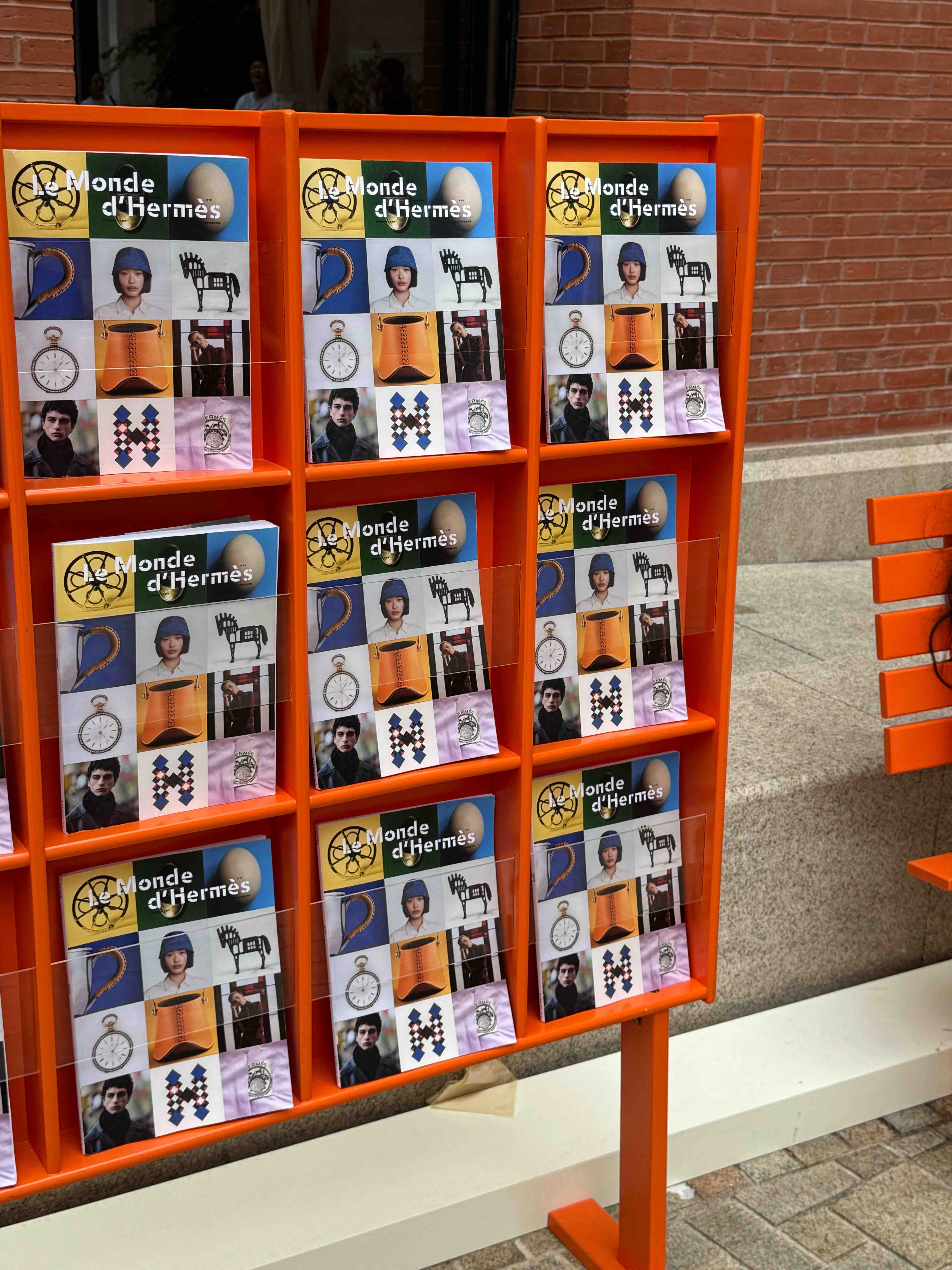 愛馬仕報(bào)刊亭快閃店活動(dòng)策劃讓你更好地了解愛馬仕的創(chuàng)意 - 第9張 - 會(huì)展活動(dòng)策劃CCASY.COM 愛馬仕報(bào)刊亭快閃店活動(dòng)策劃讓你更好地了解愛馬仕的創(chuàng)意 - 第9張