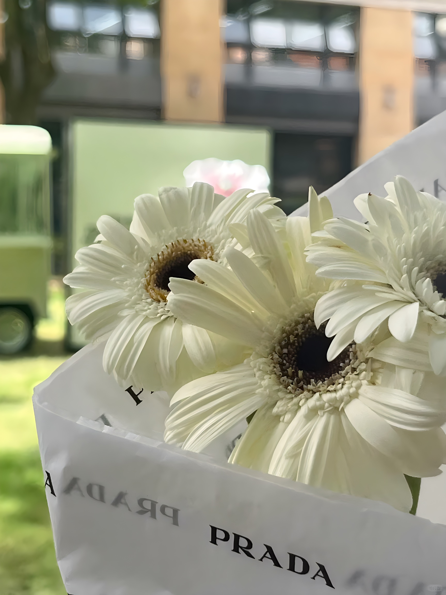 Prada紐約時裝周限時快閃活動策劃充滿了香水氣泡 - 第22張 - 會展活動策劃CCASY.COM Prada紐約時裝周限時快閃活動策劃充滿了香水氣泡 - 第22張