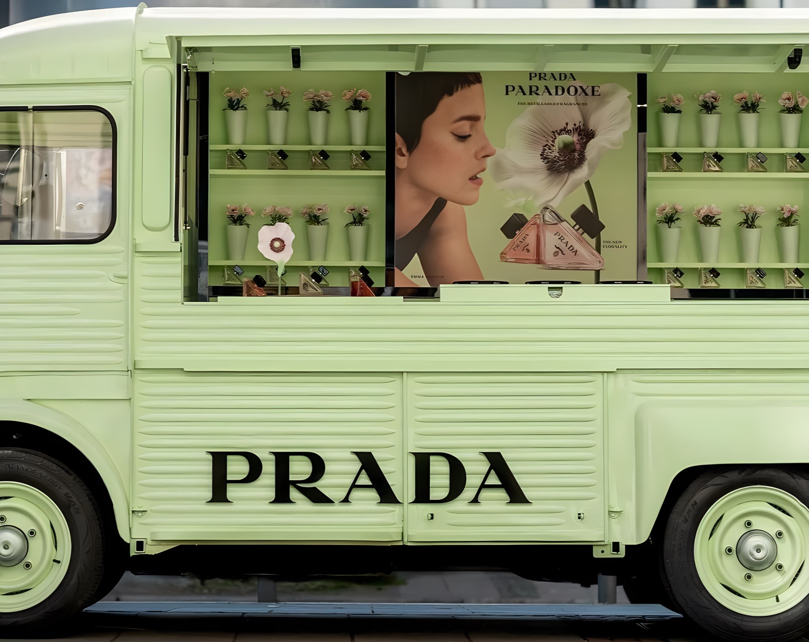 Prada紐約時裝周限時快閃活動策劃充滿了香水氣泡 - 第9張 - 會展活動策劃CCASY.COM Prada紐約時裝周限時快閃活動策劃充滿了香水氣泡 - 第9張