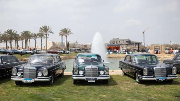 開(kāi)羅上城住宅的這個(gè)老爺車(chē)展活動(dòng)策劃云集各式老爺車(chē)，極其養(yǎng)眼
