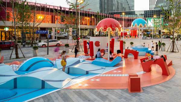 給游客帶來更多娛樂和社交互動的商場美陳設計竟這么富有創(chuàng)造性