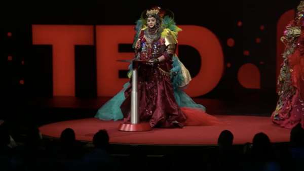 他把自己活成一件藝術(shù)品，為了弄清什么是“做自己”｜TED演講精彩紛呈