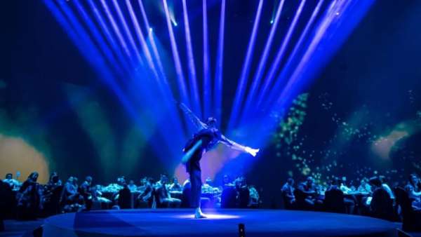 在自然和宇宙的沉浸式環(huán)境下，體驗HUBLOT活動現(xiàn)場帶來的至臻至美