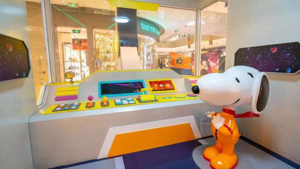 史努比主題快閃店陪我們一同開啟了“宇宙解壓之旅”