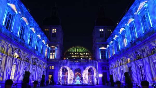 法國里昂燈光節(jié)的這批燈光藝術(shù)作品簡直要逆天了，太美了