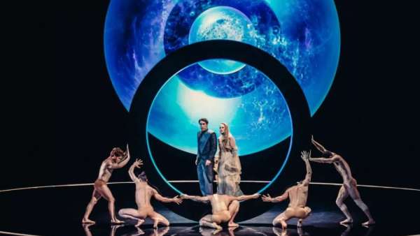 成就一部偉大歌劇的，還有讓人驚嘆的舞美設(shè)計