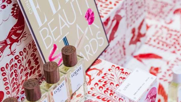 時(shí)尚魔都圣誕前夕又驚現(xiàn)一個(gè)香水快閃店，色彩與嗅覺(jué)的碰撞顯得格外亮眼