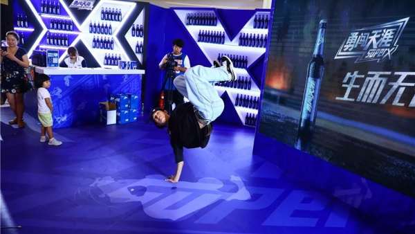 潮流快閃店給你更多刺激體驗(yàn)，凹造型放肆來(lái)｜國(guó)潮范這么閃