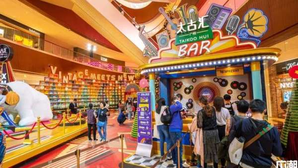 圣誕主題快閃店邀你打卡兌換愿望“親”單，還BilingBilingBiling的