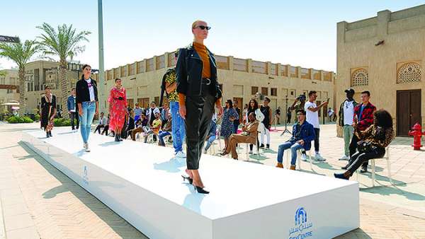 迪拜購物中谷歌街景創(chuàng)意活動｜街景時裝秀