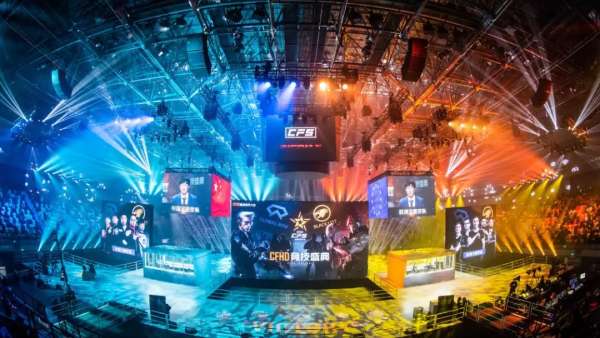 CFS的舞美設計也太朋克太科技震撼了吧，大寫服字啊