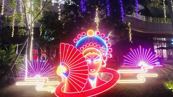 搖滾夜燈光秀，盡顯青年引力場的獨特魅力｜玩轉(zhuǎn)我的潮姿態(tài)