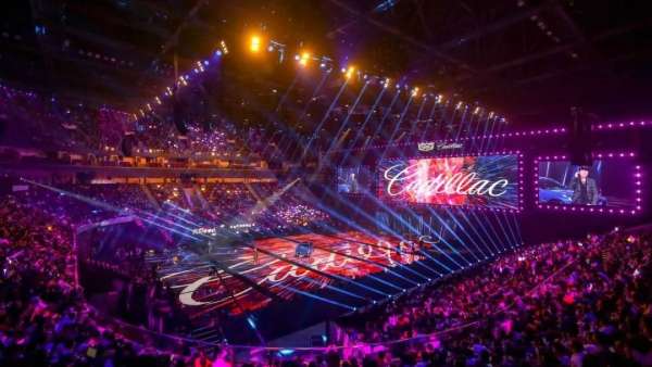 星光璀璨的發(fā)布會現(xiàn)場，以膽識成就人生的風范｜態(tài)度有腔調(diào)