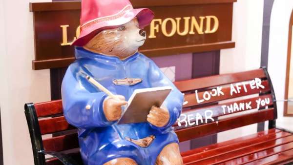 生日趴快閃，帕丁頓熊“空降”來慶祝