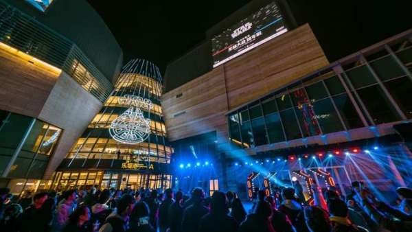 不一樣的商場(chǎng)圣誕美陳設(shè)計(jì)，愿原力與你同在