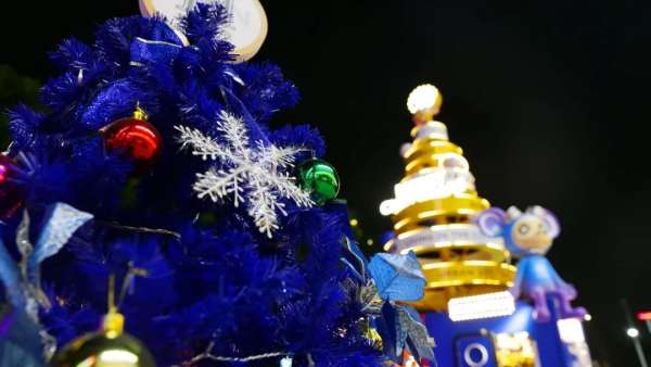 百架無人機助陣圣誕商場美陳亮燈儀式，星光熠熠