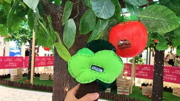 Hello Kitty攜手Müllerchen萌爆登場(chǎng)，刷新圣誕美陳新體驗(yàn)