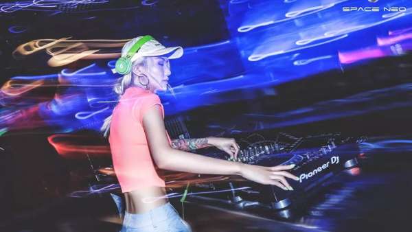 參加圣誕節(jié)活動(dòng)就來這里，讓你一言不合就跳舞！