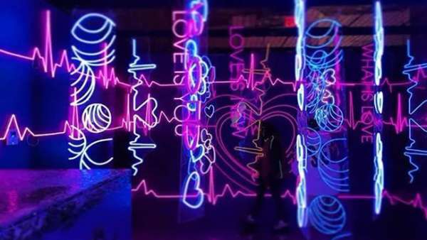 用一個網(wǎng)紅快閃店講述了戀愛的7個階段，愛意滿滿