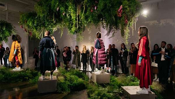 服裝展示活動(dòng)如此有意境，仿佛置身于大自然中，美