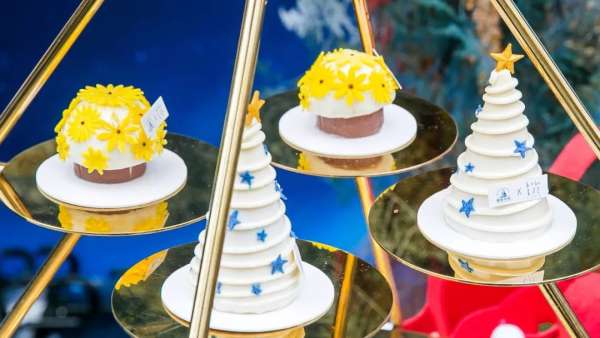 快閃活動策劃打造成一棵星空甜品的圣誕樹，簡直就是甜蜜暴擊嘛