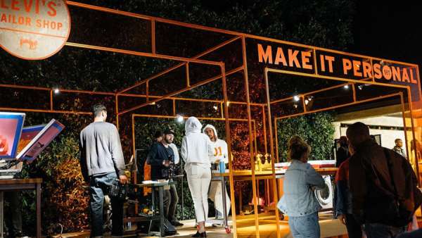 牛仔褲的派對(duì)活動(dòng)很新穎，策劃的自助絲印活動(dòng)吸粉一批批