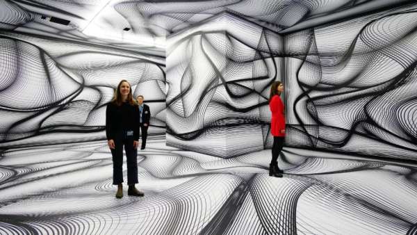 快閃店活動空間是用顏料和復(fù)雜的投影形成的，策劃設(shè)計(jì)太迷幻了