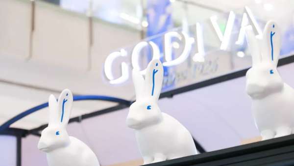 中西合璧快閃店活動經(jīng)典藍白配色，甜蜜風暴正版來襲