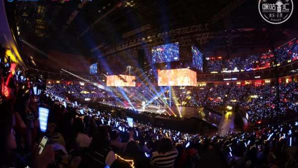 解鎖音樂盛典活動(dòng)舞美策劃的全新亮點(diǎn)，科技主視覺意象是重點(diǎn)