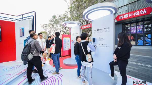 手機(jī)快閃店活動(dòng)現(xiàn)場(chǎng)驚現(xiàn)許多智能黑科技，全新體驗(yàn)等你來