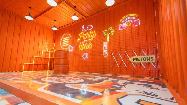 這個(gè)快閃店活動(dòng)有點(diǎn)“好·色”，硬核集裝箱秀出時(shí)尚大片風(fēng)｜玩轉(zhuǎn)我的潮姿態(tài)