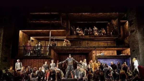 這場神話故事戲劇活動策劃的舞美空間層次感強化了劇情的發(fā)展