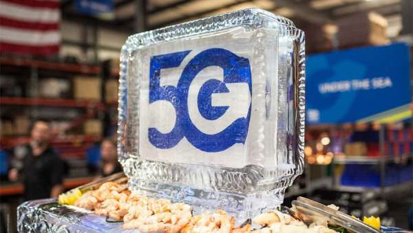 干杯50周年慶典活動(dòng)，倉(cāng)庫(kù)也變得時(shí)尚和自然，酷酷酷