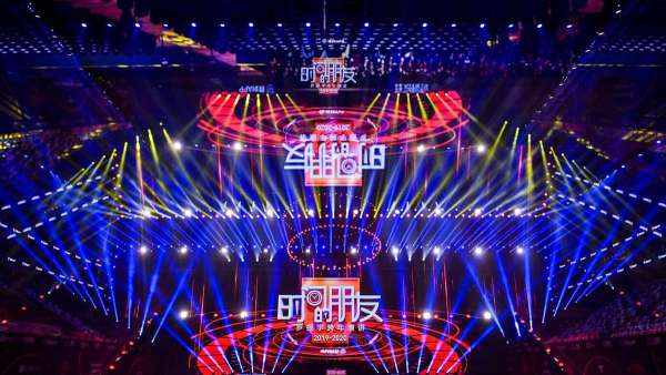 跨年演講活動(dòng)策劃的是知識(shí)文化盛宴，打卡的是外場的時(shí)間美陳