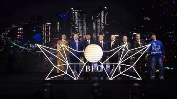 BFC開業(yè)慶典活動(dòng)上蝴蝶漫天，是時(shí)尚、藝術(shù)的完美聚集