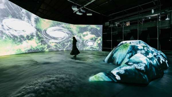 鏡像節(jié)展覽活動(dòng)策劃了一個(gè)跨越時(shí)空的互動(dòng)式奇幻場(chǎng)景，妙哉！