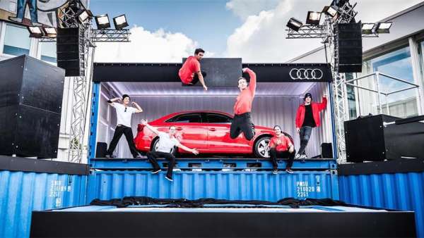 街頭風(fēng)格的快閃店活動(dòng)與驚心動(dòng)魄的舞蹈結(jié)合，旨在發(fā)布這輛新車(chē)