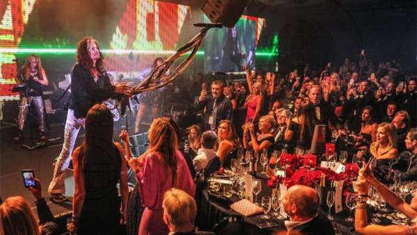 邁阿密的許愿晚會活動以慈善為題，為嚴重疾病的兒童康復(fù)募資