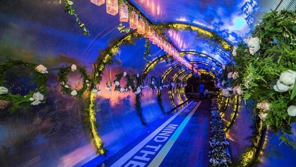 火車站主題活動(dòng)已不工業(yè)風(fēng)，取而代之的是夢(mèng)幻與詩意般的浪漫情懷