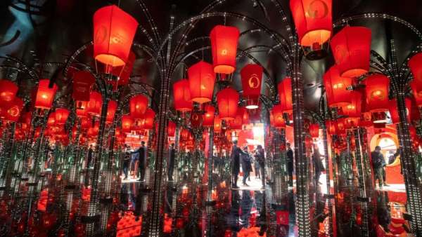 新春游園會活動打卡最佳地非蘭蔻的賞新燈，隨手一拍就是大片