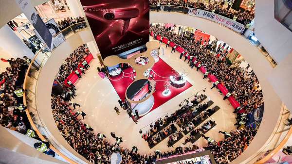 松下X快閃店活動(dòng)強(qiáng)勢(shì)來(lái)襲，緋墨色搭配奢華金詮釋了黑科技的獨(dú)特魅力