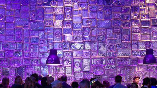 女生成人禮活動(dòng)策劃肯定要BLINGBLING的，金屬銀色色調(diào)閃閃發(fā)光