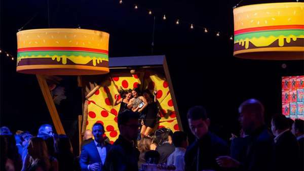 美食大集合的派對活動策劃現(xiàn)場盡是對美食的全心熱愛，多彩又活力