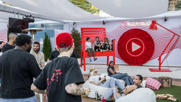 音樂狂歡節(jié)活動現(xiàn)場策劃一個品牌接觸點可以更好地輸出品牌