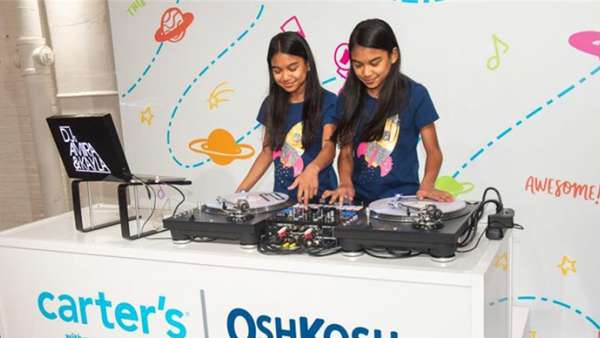 這樣一個(gè)“兒童宇宙”的想象體驗(yàn)活動(dòng)，毛絨兔拖鞋也沒有年齡限制