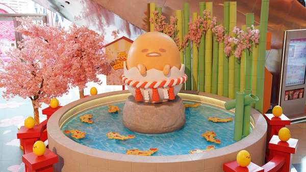 蛋黃君這身新春展覽活動(dòng)裝飾喜慶極了，10英尺高巨型充氣模型齊添福